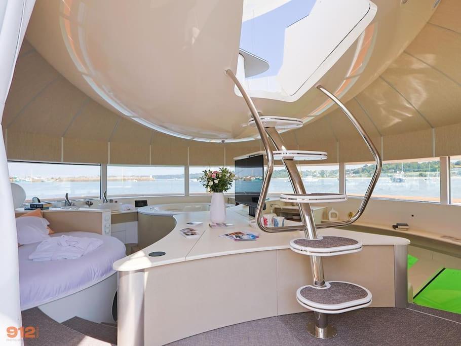 Anthenea Suite Hoteliere Flottante Perros-Guirec Exterior photo